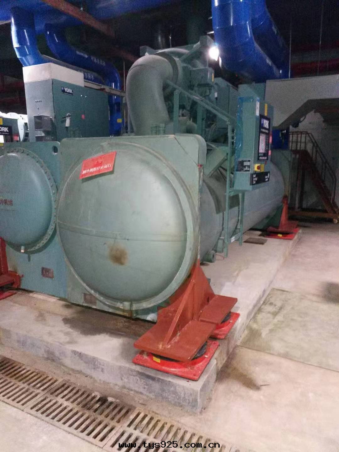 制冷(lěng)機(jī)組安(ān)裝(zhuāng)气(qì)囊減震器